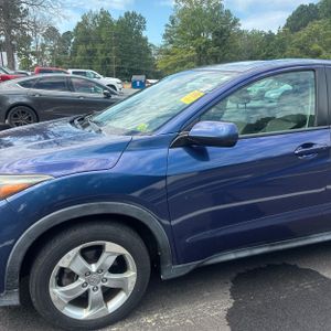 2016 Honda HR-V LX photo 2