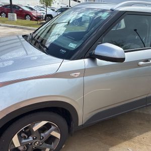 HYUNDAI VENUE SEL - 2