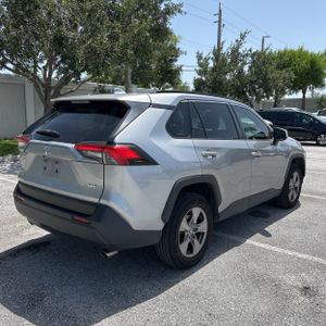 صورة 8 لـ 2023 Toyota RAV4 XLE