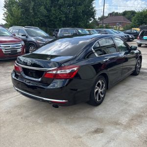 2017 Honda ACCORD LX — фото 8