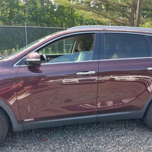 2017 KIA SORENTO LX photo 4