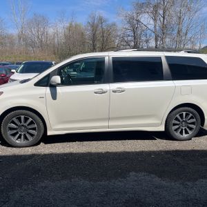 TOYOTA SIENNA - 3
