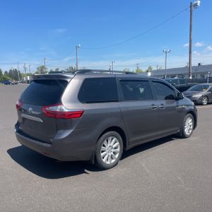 TOYOTA SIENNA - 8