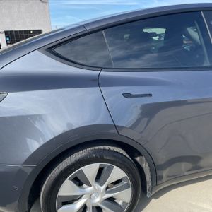 TESLA MODEL Y LONG RANGE - 8