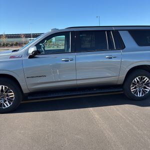 CHEVROLET SUBURBAN Z71 - 4