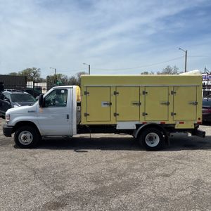 FORD E-450 CUTAWAY - 3