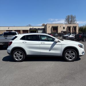 MERCEDES-BENZ GLA - 10