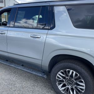 CHEVROLET SUBURBAN Z71 - 6