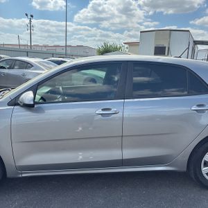 KIA RIO 5-DOOR S - 4
