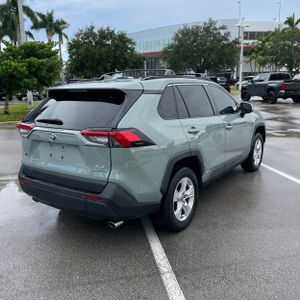صورة 8 لـ 2021 Toyota RAV4 HYBRID XLE