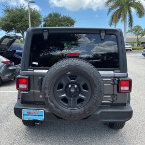 صورة 6 لـ 2021 JEEP WRANGLER UNLIMITED SPORT