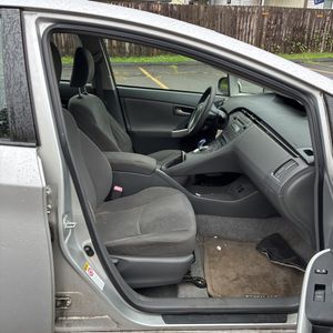 2011 Toyota PRIUS TWO — миниатюра 33
