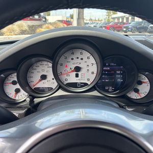 صورة 39 لـ 2015 Porsche 911 CARRERA 4 GTS