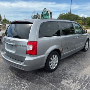 CHRYSLER TOWN AND COUNTRY TOURING - 8