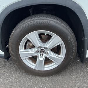 2023 Toyota HIGHLANDER LE thumbnail 17