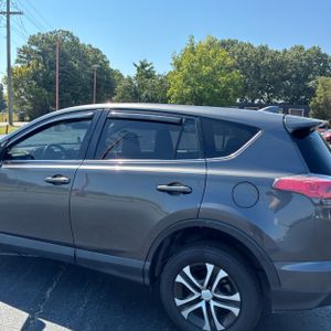 صورة 6 لـ 2018 Toyota RAV4 LE