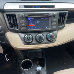 صورة 37 لـ 2013 Toyota RAV4 LE