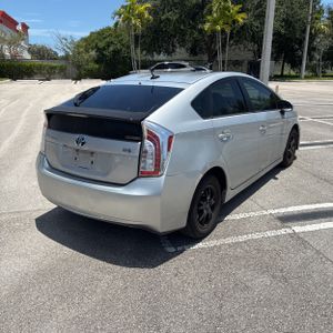صورة 8 لـ 2015 Toyota PRIUS THREE