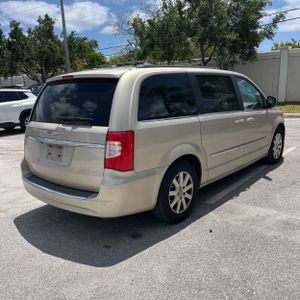 CHRYSLER TOWN AND COUNTRY TOURING - 8
