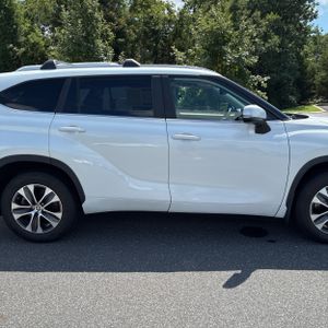 صورة 11 لـ 2023 Toyota HIGHLANDER XLE