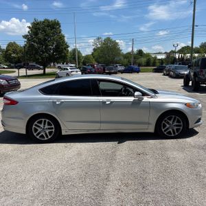 FORD FUSION SE - 10
