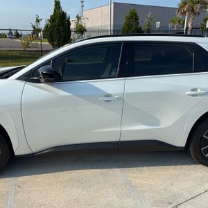 2026 Toyota BZ XLE PLUS — фото 4