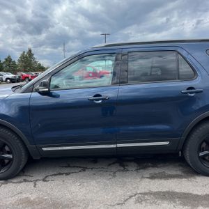 FORD EXPLORER XLT - 4