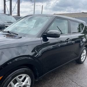 2023 KIA SOUL LX — фото 2