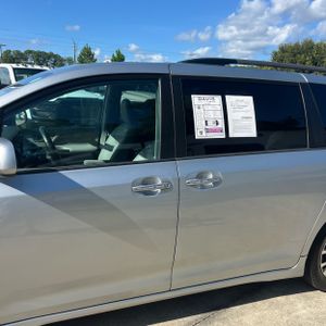 2020 Toyota SIENNA XLE 8-PASSENGER 照片 4