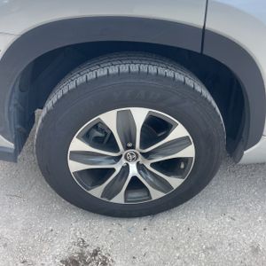 2023 Toyota HIGHLANDER XLE thumbnail 19