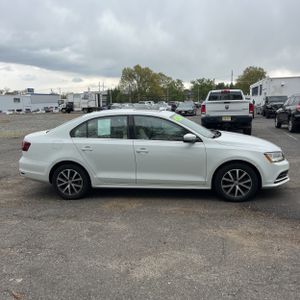 VOLKSWAGEN JETTA 1.4T SE - 10