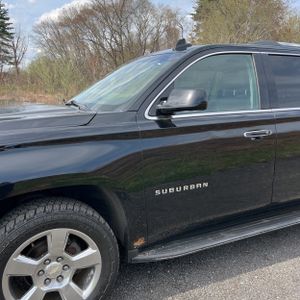 CHEVROLET SUBURBAN LT - 2