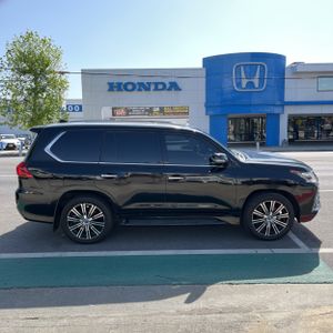 LEXUS LX 570 THREE-ROW - 10