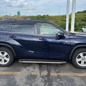 2023 Toyota HIGHLANDER LE — фото 11