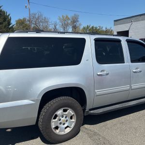 CHEVROLET SUBURBAN LT - 9