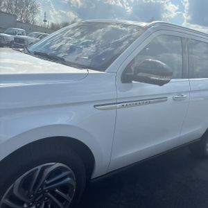 LINCOLN NAVIGATOR RESERVE - 2