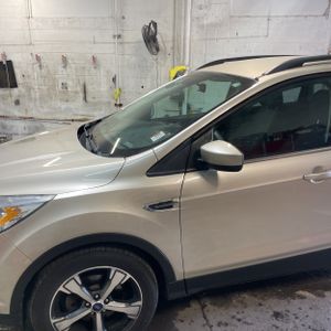 FORD ESCAPE SE - 2