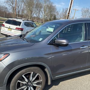 HONDA PILOT TOURING W/REAR CAPTAIN'S CHAIRS - 2