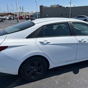 HYUNDAI ELANTRA SEL - 9