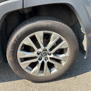 2020 Toyota RAV4 XLE PREMIUM — фото 18