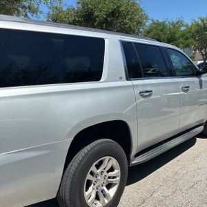 CHEVROLET SUBURBAN LT - 8