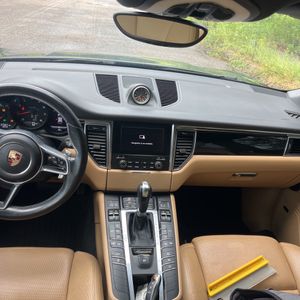 صورة 36 لـ 2017 Porsche MACAN BASE