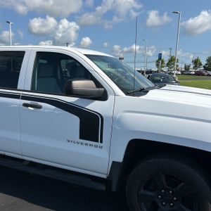 2017 Chevrolet SILVERADO 1500 CUSTOM — миниатюра 13