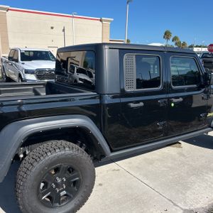 صورة 9 لـ 2022 JEEP GLADIATOR MOJAVE