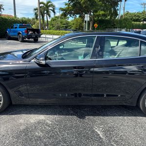 2025 Genesis G70 2.5T STANDARD photo 4