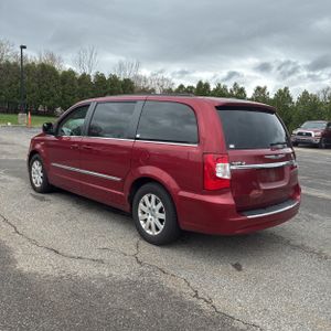 CHRYSLER TOWN AND COUNTRY TOURING - 5