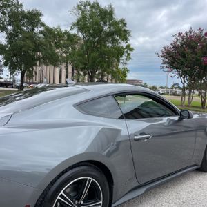 صورة 9 لـ 2025 FORD MUSTANG ECOBOOST