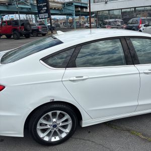 FORD FUSION HYBRID SE - 9