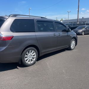 TOYOTA SIENNA - 9