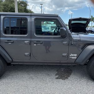 صورة 10 لـ 2021 JEEP WRANGLER UNLIMITED SPORT